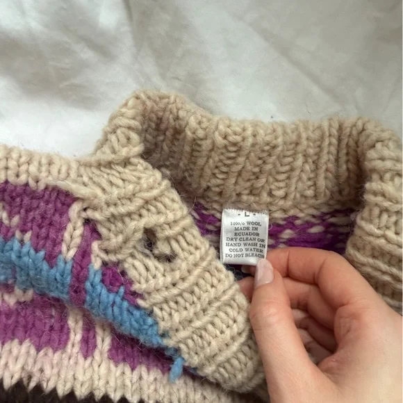 Vintage 100% Wool Sweater Made in Educador - Picture 6 of 10